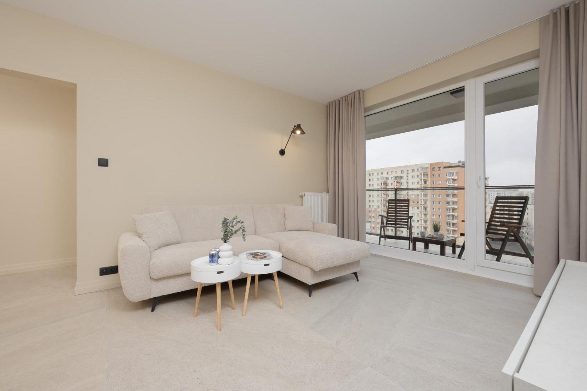 Exclusive With Parking & Balcony By Renters Prestige Warszawa
