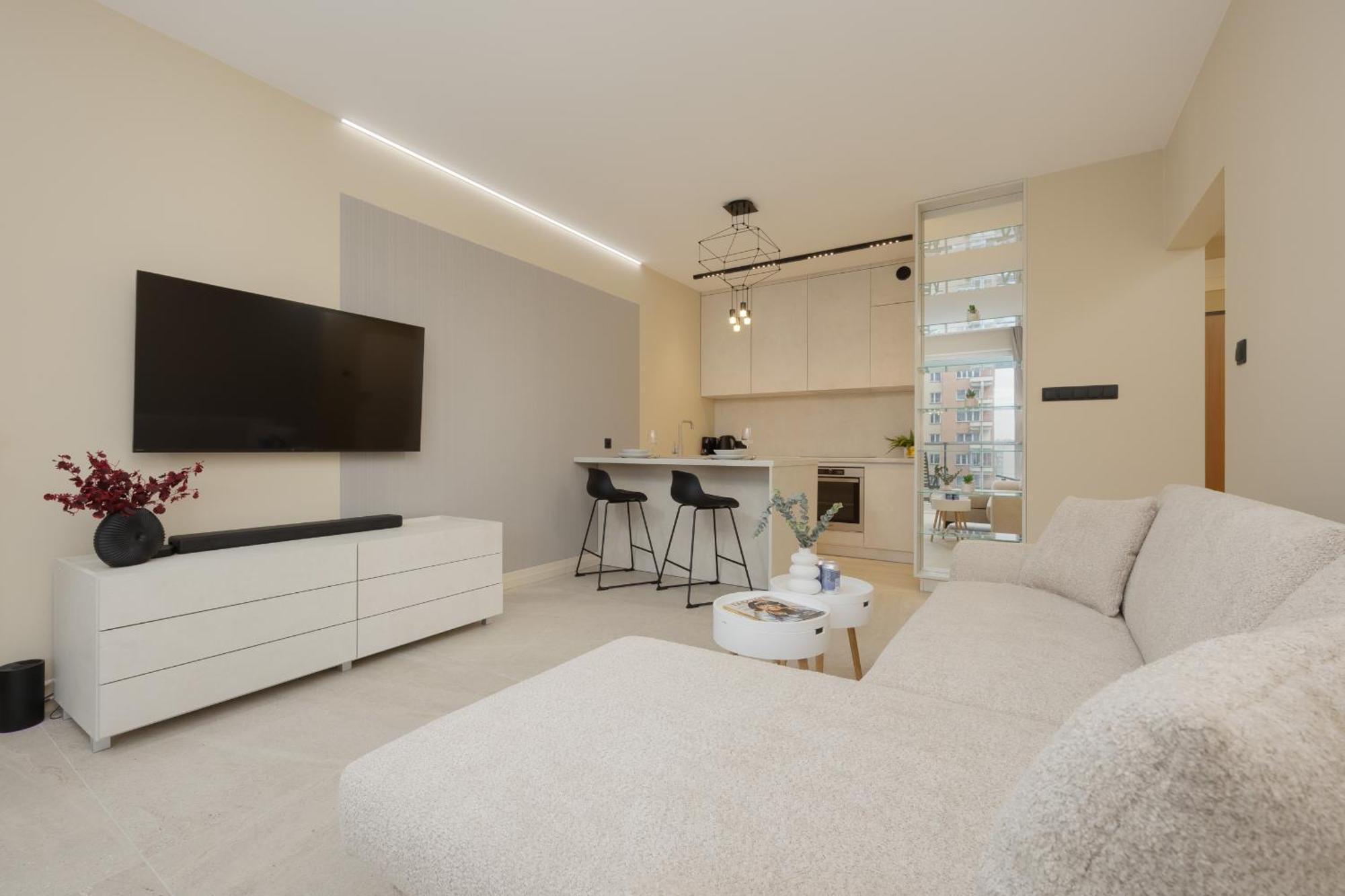 Exclusive With Parking & Balcony By Renters Prestige Warszawa