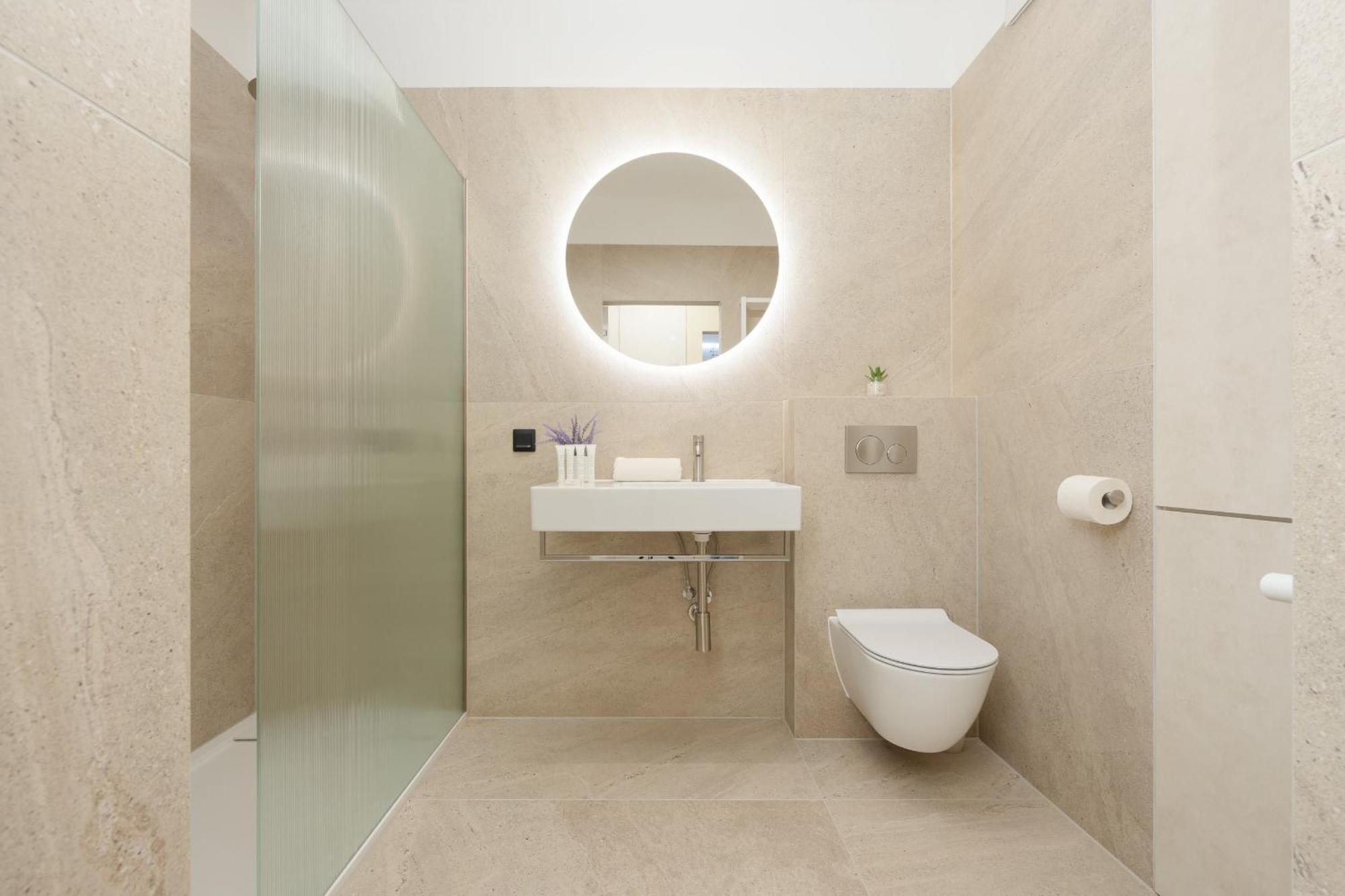 Exclusive With Parking & Balcony By Renters Prestige Apartament